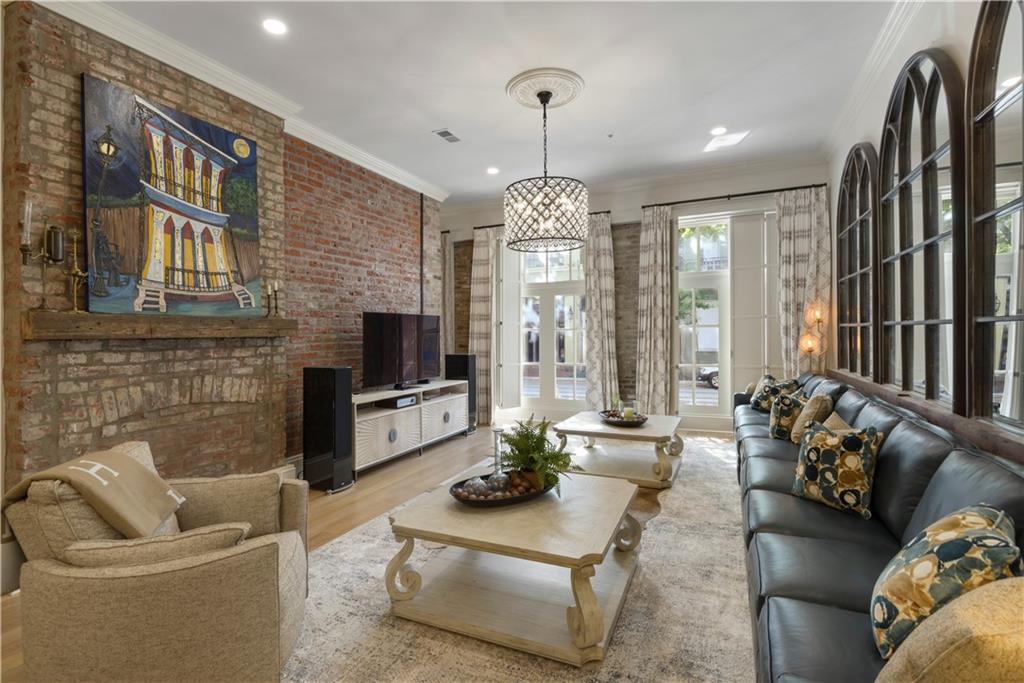 Condo/Sale/Residential